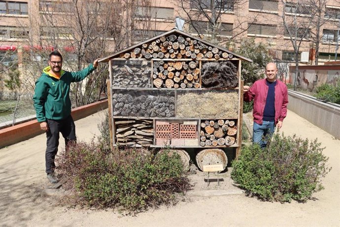 El Ayuntamiento de Segovia restaura y limpia el hotel de insectos del Jardín Botánico