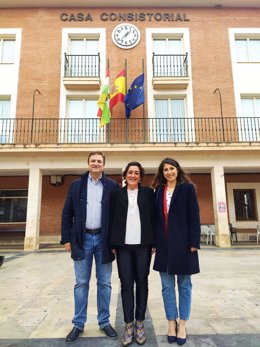 Guerreros, con Bretón y Serrano, ante el Ayuntamiento de Lardero