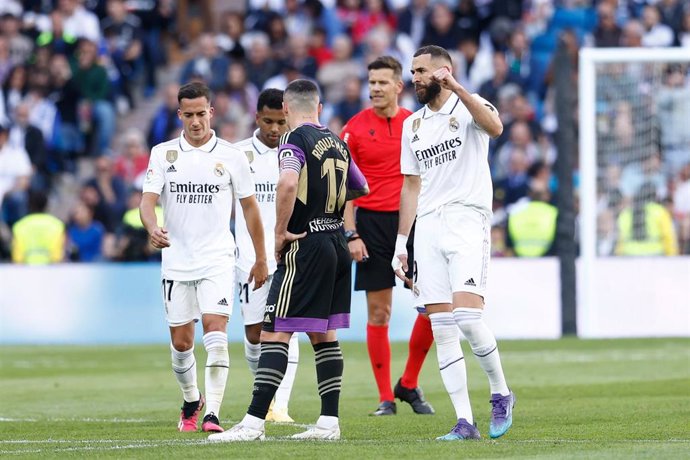 Karim Benzema celebra uno de sus goles en el Real Madrid-Real Valladolid