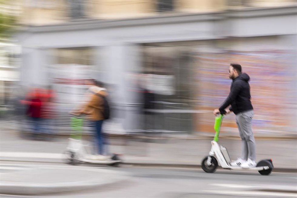 Patinentes eléctricos de alquiler en París