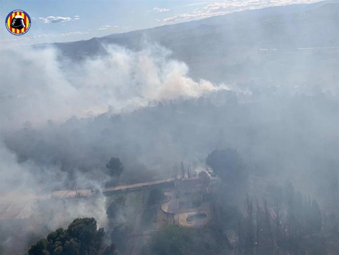 Trabajo de Bomberos para sofocar los incendios