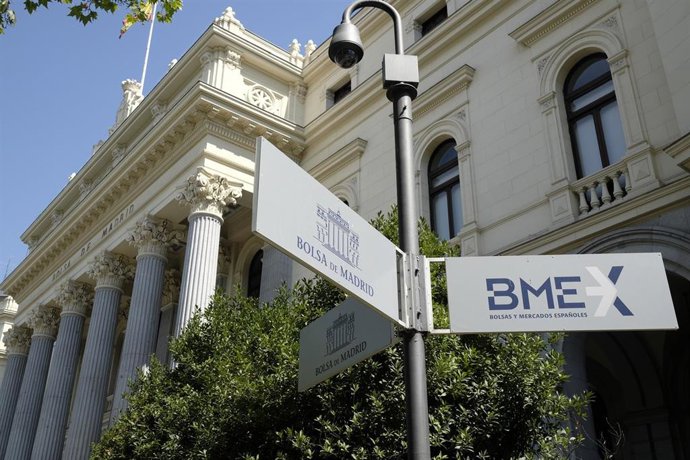Archivo - Exterior del Palacio de la Bolsa de Madrid