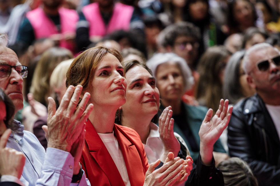 La portavoz de Más Madrid en la Asamblea de Madrid, Mónica García, y la alcaldesa de Barcelona, Ada Colau  durante el acto 'Empieza todo' de la plataforma Sumar