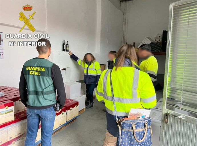 Consumo y Guardia Civil detectan 11 incidencias en el etiquetado de productos alimenticios de calidad en Cuenca.