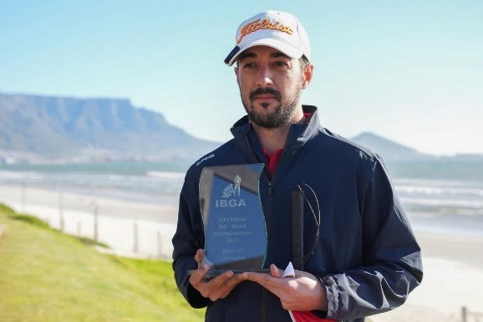 El español Alejandro de Miguel, campeón del mundo de golf para ciegos
