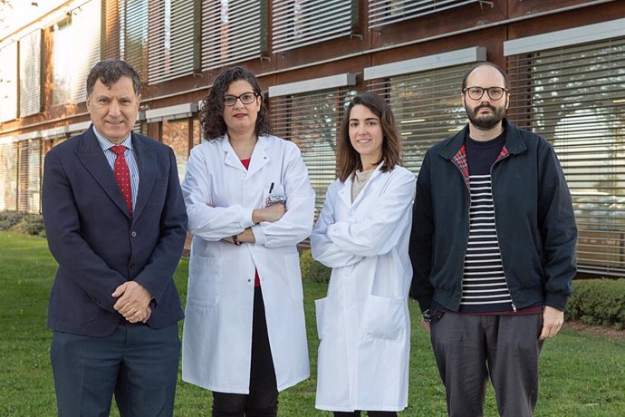 Ignacio Melero, Elixabet Bolaños, Irene Olivera y Álvaro Teijeira, autores del trabajo realizado en el Cima Universidad de Navarra.