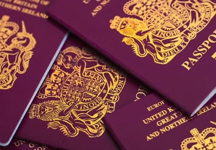 Más de 1.000 empleados británicos inician una huelga en las oficinas de pasaportes hasta el 6 de mayo.