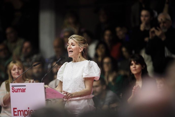 La vicepresidenta segunda y ministra de Trabajo y Economía Social, Yolanda Díaz, interviene en el acto 'Empieza todo' de la plataforma Sumar, en el que presenta su candidatura para la presidencia del Gobierno en las próximas elecciones generales, en el 