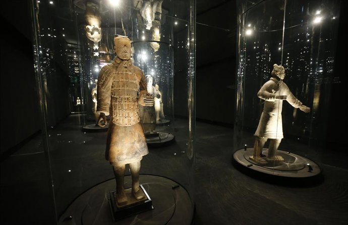 Varias obras durante la inauguración de la exposición 'El legado de las dinastías Qin y Han, China. Los guerreros de Xi'an' en el Museo Arqueológico de Alicante (MARQ), a 28 de marzo de 2023, en Alicante, Comunidad Valenciana (España).