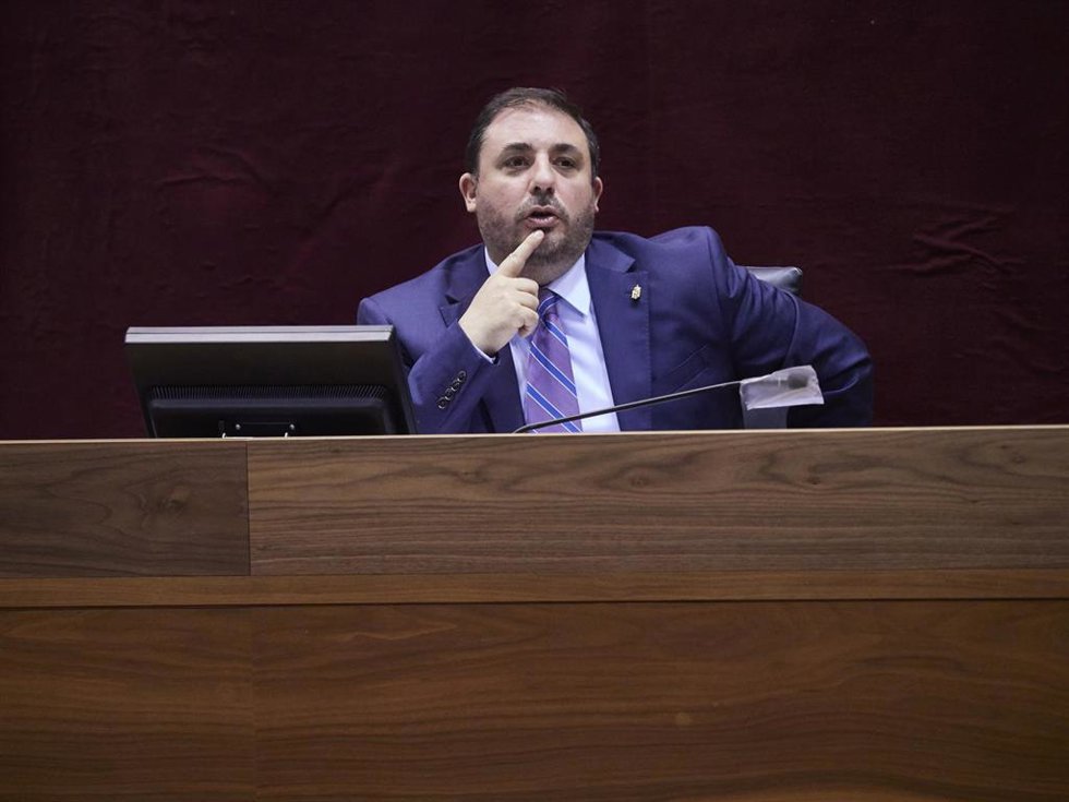 Archivo - El presidente del Parlamento de Navarra, Unai Hualde, durante una sesión plenaria.