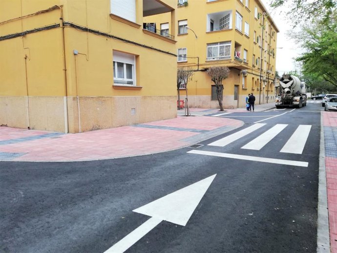 El entorno de la calle Sotillo, donde el Ayuntamiento ha ampliado las aceras y donde se han elevado varios pasos peatonales