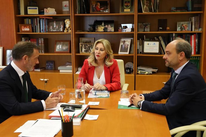 Np Reunión Carolina España Con Trade