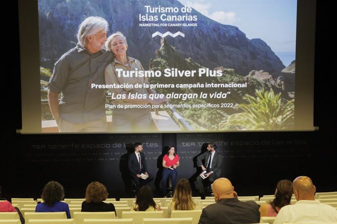 Archivo - Canarias busca turistas 'silver plus' en nueve países europeos con el anuncio más largo de su historia