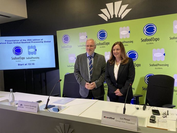 La vicepresidenta de Diversified Communications, Liz Plizga, y el director general de de Fira de Barcelona, Constantí Serrallonga.