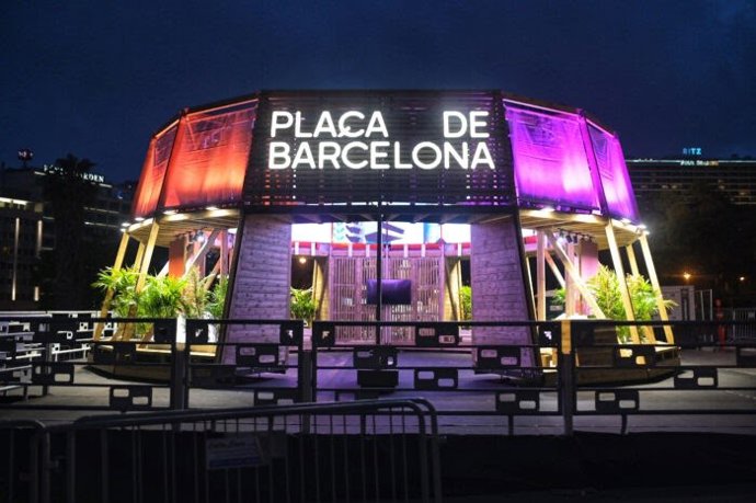 El espacio 'Plaa de Barcelona' que el Ayuntamiento de Barcelona ha instalado en Lisboa, en el marco del festival Sónar.