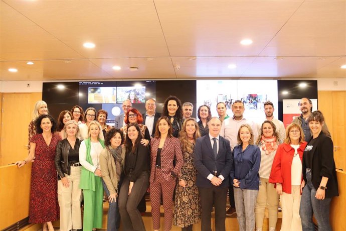 FAMP presenta un manifiesto para ayudar a reducir las brechas que afectan al empleo de las mujeres andaluzas gracias al proyecto Internisa.