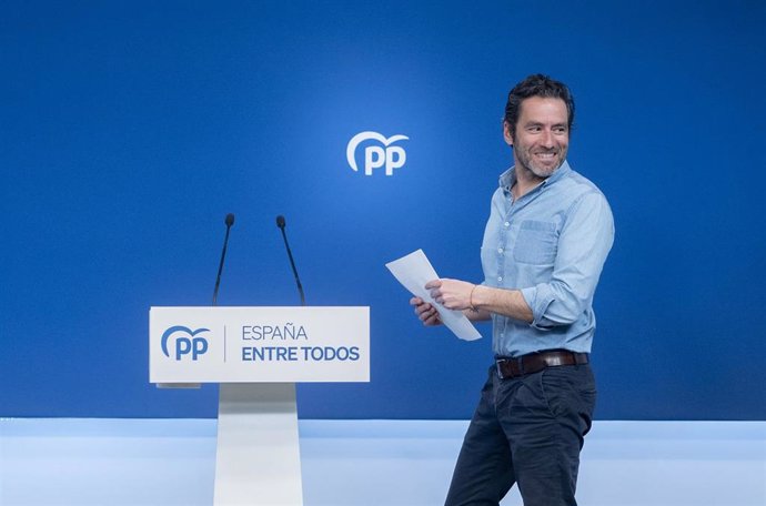 El vicesecretario de Cultura y Sociedad Abierta del Partido Popular y portavoz de campaña, Borja Sémper, a su llegada a una rueda de prensa, en la sede nacional del PP, a 3 de abril de 2023, en Madrid (España). Durante su comparecencia, Sémper ha hecho 