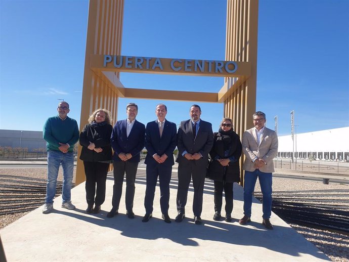 Los alcaldes de Guadalajara, Alberto Rojo, y Marchamalo, Rafael Esteban, en la Ciudad del Transporte.