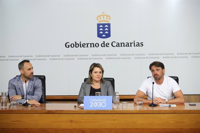 La consejera de Agricultura, Ganadería y Pesca del Gobierno de Canarias, Alicia Vanoostende; el presidente de Ashotel, Jorge Marichal; y el secretario general de Asaga, Theo Hernández.