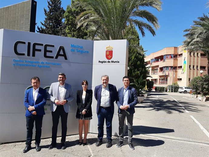 El Consejero Antonio Luengo Durante La Visita Al Cifea De Molina De Segura