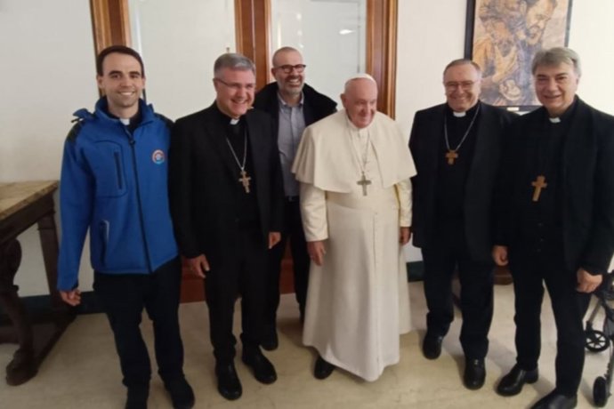 El Papa recibe a una delegación de la ONG italiana Mediterránea Saving Humans  encabezada por el sacerdote Mattia Ferrari.