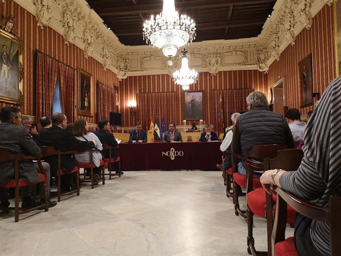 El delegado de Fiestas Mayores, Juan Carlos Cabrera, ha presidido la reunión del Cecop de este Lunes Santo.