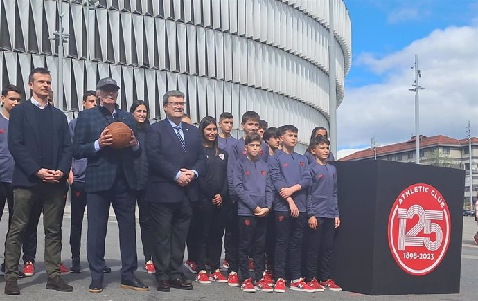 José Ángel Iribar contará con una escultura en la explanada de acceso a San Mamés