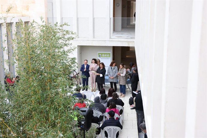 El Govern entrega las llaves de 42 viviendas de protección pública en Son Servera (Mallorca).