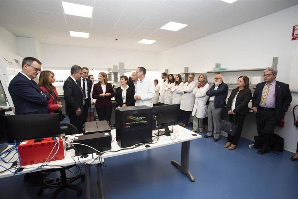 Un momento de la visita a los laboratorios ubicados en el edificio Pleiades-Vitalis