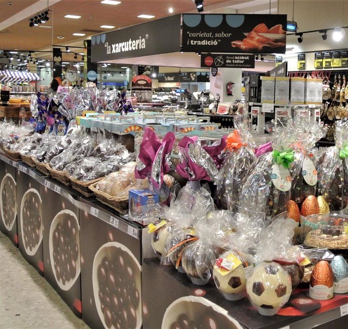 Figuras de chocolate en un supermercado Caprabo