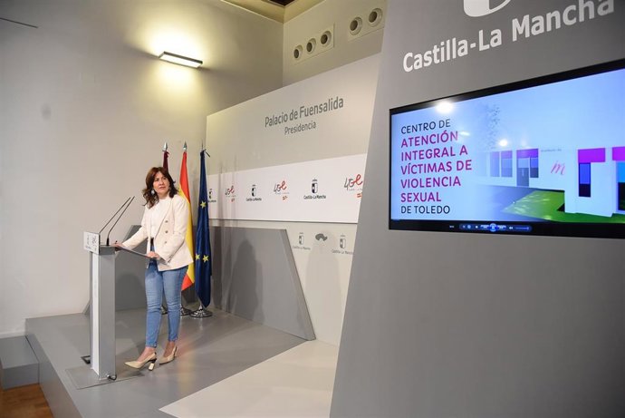 La consejera de Igualdad y portavoz del Gobierno, Blanca Fernández, presenta, el Centro de Atención Integral a Víctimas de Violencia Sexual de Toledo.