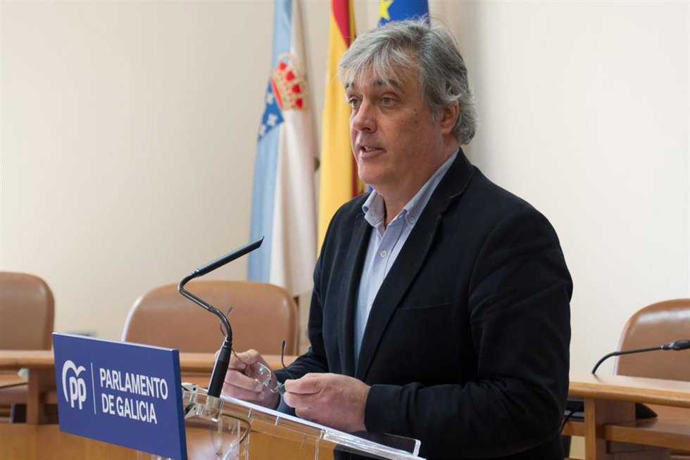 Archivo - El portavoz del PPdeG en el Parlamento, Pedro Puy, en rueda de prensa.