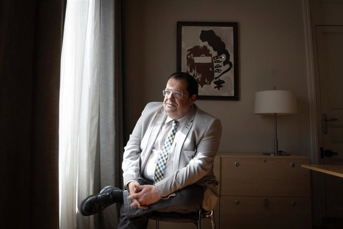 El conseller de Interior, Joan Ignasi Elena, en su despacho en la Conselleria de Interior, en una entrevista con Europa Press