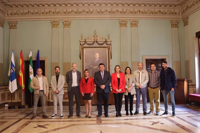 Toma de posesión de tres economistas y dos auxiliares de archivo a la plantilla del Ayuntamiento de Huelva.