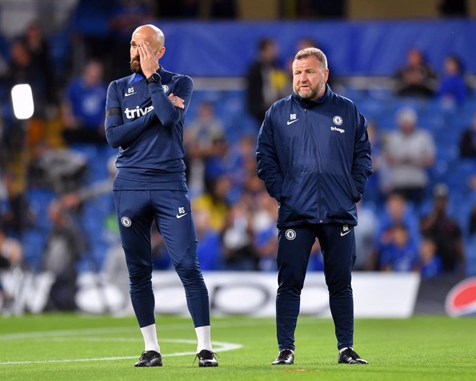 Archivo - Chelsea Assistant coaches Bruno Saltor Grau (l) and Billy Reid during the Champions League match between Chelsea FC and RB Salzburg at Stamford Bridge, London, England on 14 September 2022. Photo Ashley Western / Colorsport / DPPI
