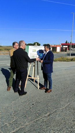 El delegado en su visita a la zona.