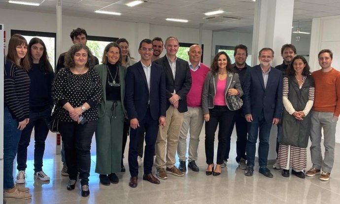 El conseller de Fondos Europeos, Universidad y Cultura, Miquel Company, durante la visita al nuevo laboratorio de internet de las cosas y 5G en el Parc Bit