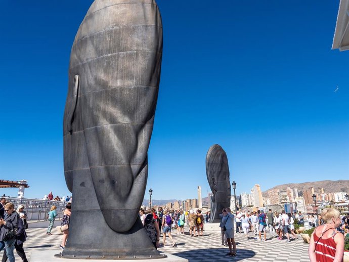 Esculturas monumentales de Jaume Plensa en Benidorm