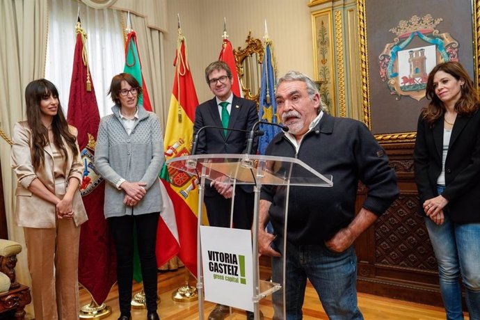 Vitoria-Gasteiz reconoce la trayectoria y aportación al mundo del deporte de Julio Roca y Almudena Cid