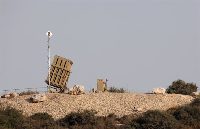 Archivo - Un lanzacohetes del sistema de defensa aérea israelí Cúpula de Hierro