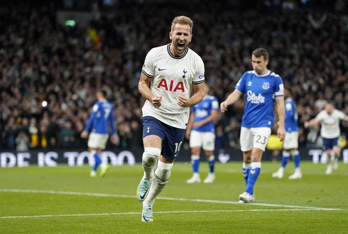 Archivo - El delantero Harry Keane celebra un gol con el Tottenham