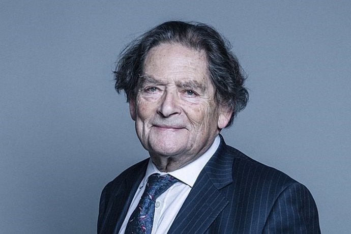 Archivo - Retrato oficial de Nigel Lawson, político arquitecto de la política económica de Margaret Thatcher