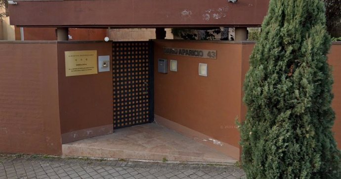 Archivo - Puerta de la Embajada de Corea del Norte en Madrid, España