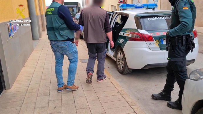 Detenido un carnicero que ocultaba detrás del mostrador un arma de fuego con el número de serie borrado