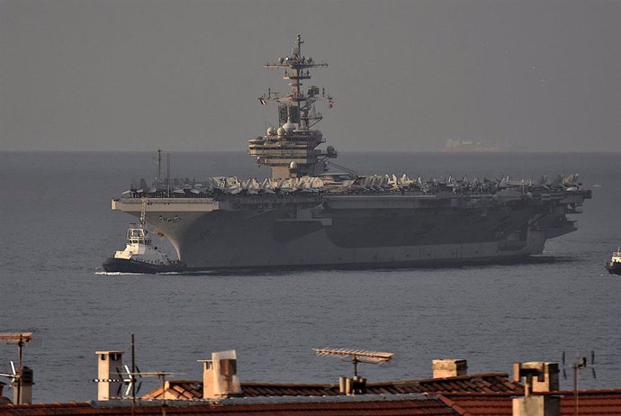 Archivo - El portaaeronaves estadounidense 'USS George H. W. Bush' a su llegada al puerto francés de Marsella