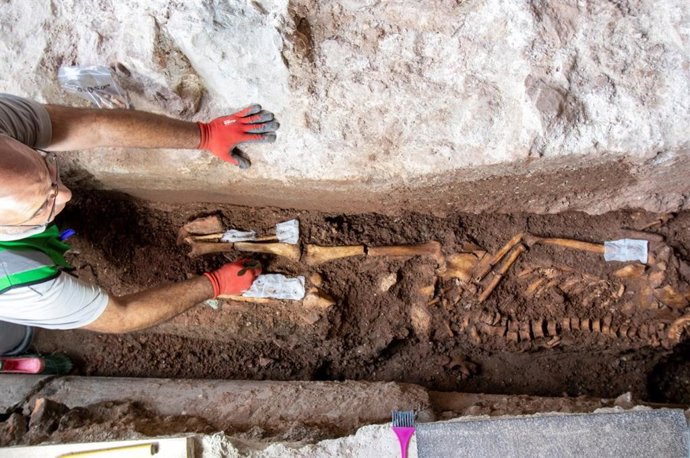 Archivo - Trabajos de excavación en Los Azogues