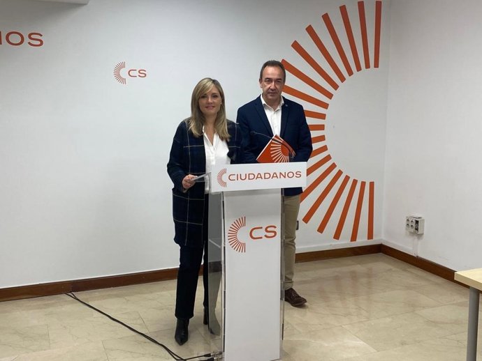 La portavoz nacional de Ciudadanos y coordinadora de CS Baleares, Patricia Guasp, y el portavoz parlamentario adjunto, Juanma Gómez.