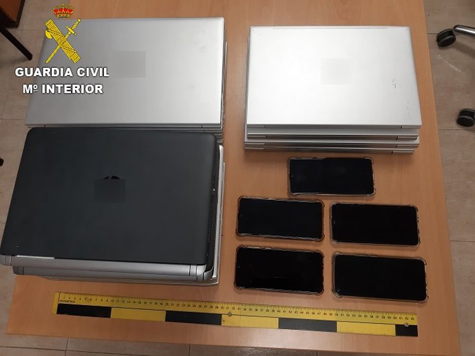 La Guardia Civil detiene a cuatro personas por el robo en una empresa de un polígono industrial de La Vall dUixó