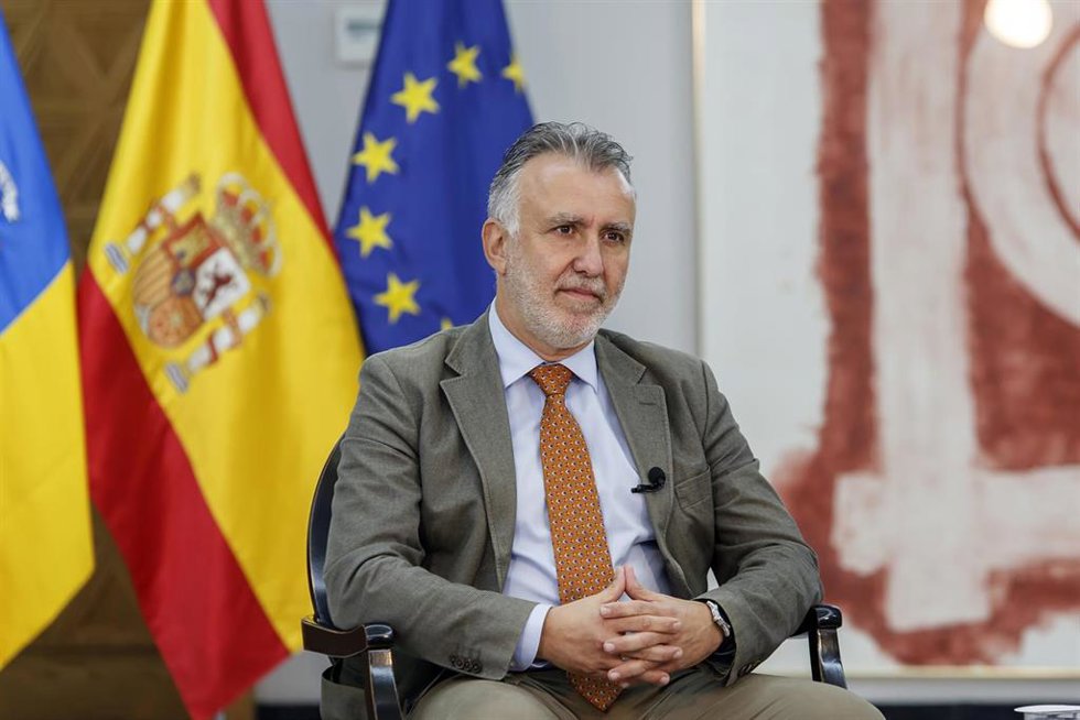 Archivo - El presidente del Gobierno de Canarias, Ángel Víctor Torres, responde en una entrevista concedida a Europa Press, en Las Palmas de Gran Canaria, Gran Canaria, (España), a 27 de noviembre de 2020.