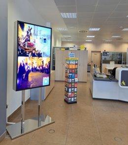 La Semana Santa de Torrox se difunde en las pantallas de las oficinas de Correos